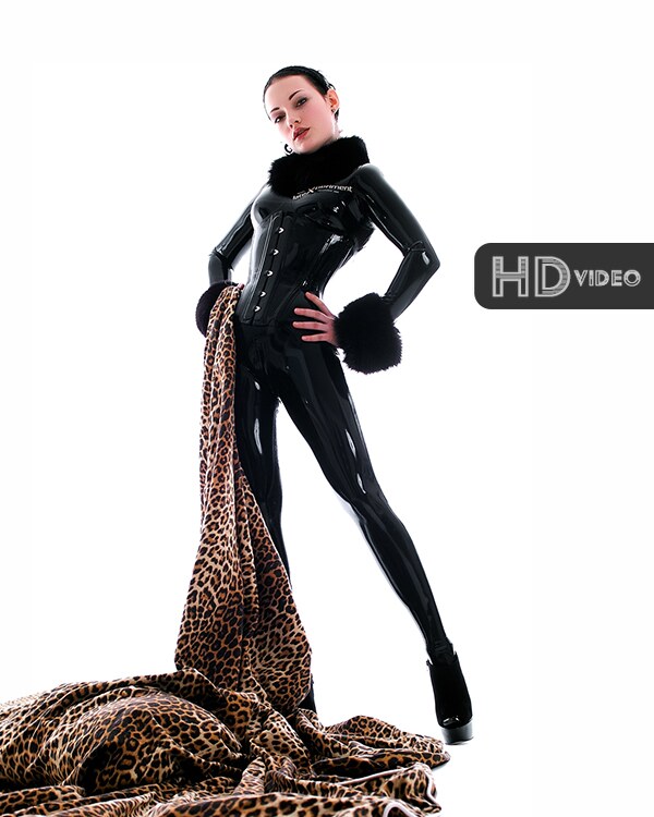 Bonny Jumm - The shiny latex cat